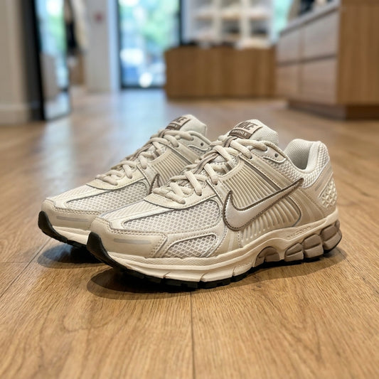 Nike Zoom P6000 - Light Gray | حذاء رياضي رجالي - رمادي فاتح