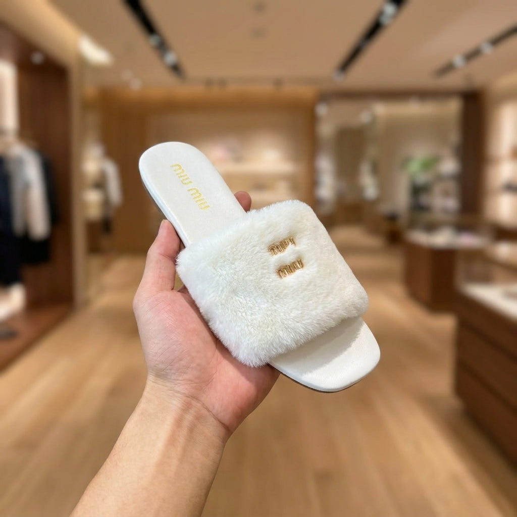 Miu Miu Slide - White | صندل - أبيض