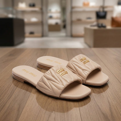 Miu Miu Matelasse Slide - Beige | صندل - بيج