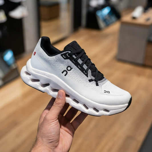 On Running Horizon Hiking Shoe - Black White | حذاء مشي جبلي رجالي - أسود وأبيض