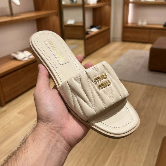 Miu Miu Matelasse Slide - Beige | صندل - بيج