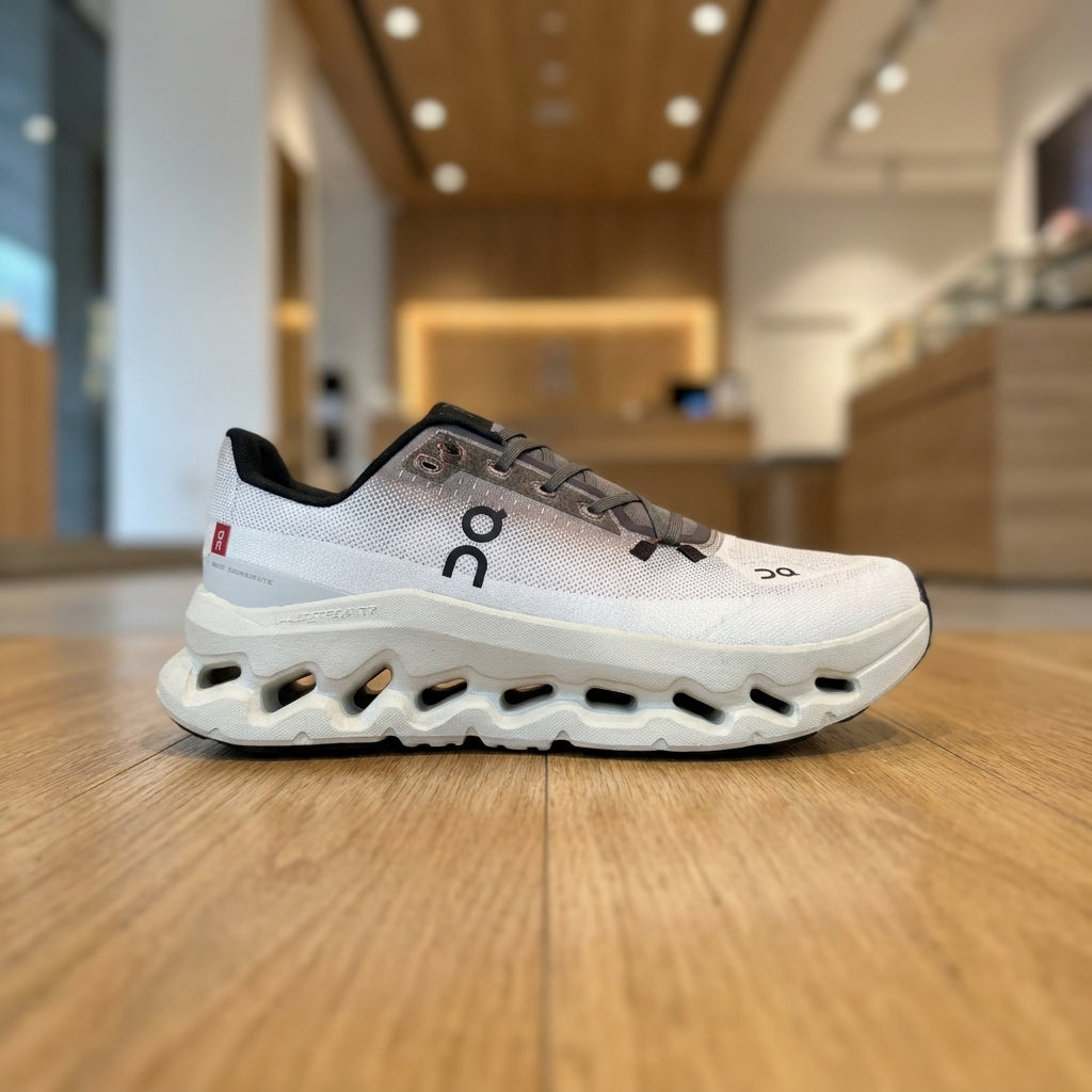 On Running Horizon Hiking Shoe - Brown White | حذاء مشي جبلي رجالي - بني وأبيض