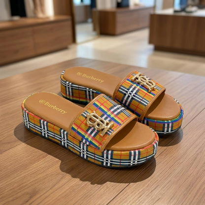 Burberry Check Furley Slides - Brown | صندل - بني