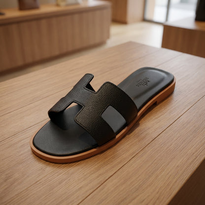 Hermes Oran Flat - Black | صندل فلات نسائي - أسود