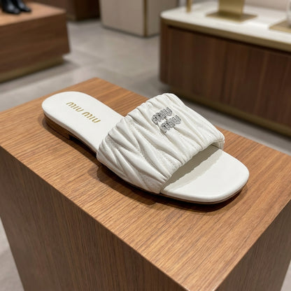 Miu Miu Matelasse Slide - White | صندل - أبيض